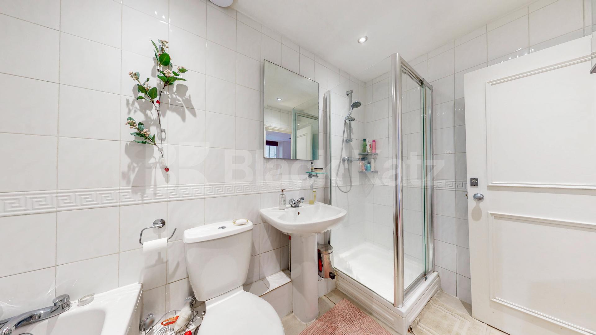 Spacious one bed with access to a garden mins to tube & shops Sutherland Avenue, Maida Vale